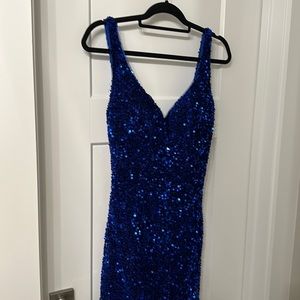 Bright blue bodycon homecoming dress